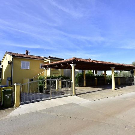 Apartments House Anna For Max 13 Persons In Porec, Pet Friendly Exteriér fotografie