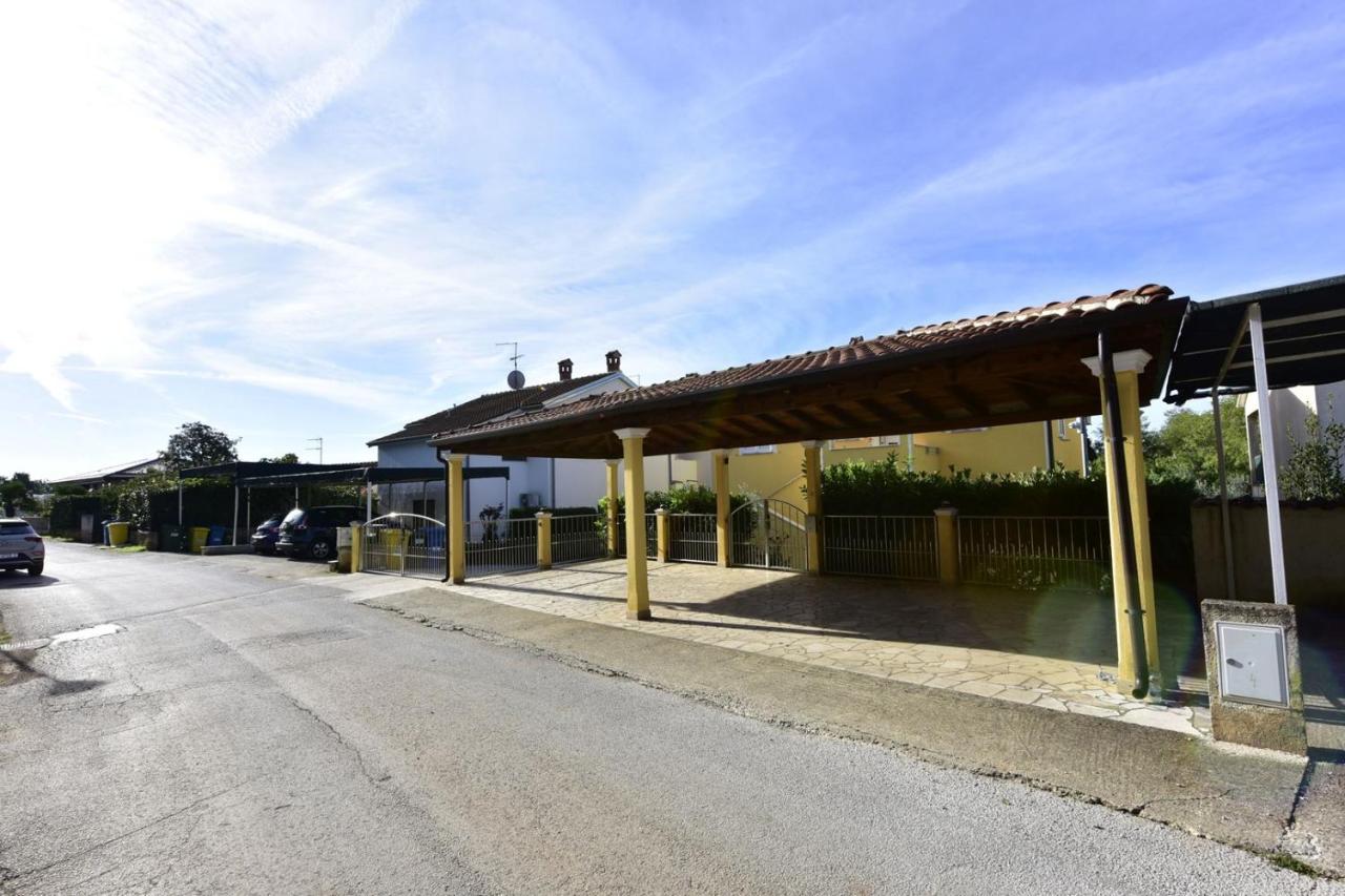 Apartments House Anna For Max 13 Persons In Porec, Pet Friendly Exteriér fotografie