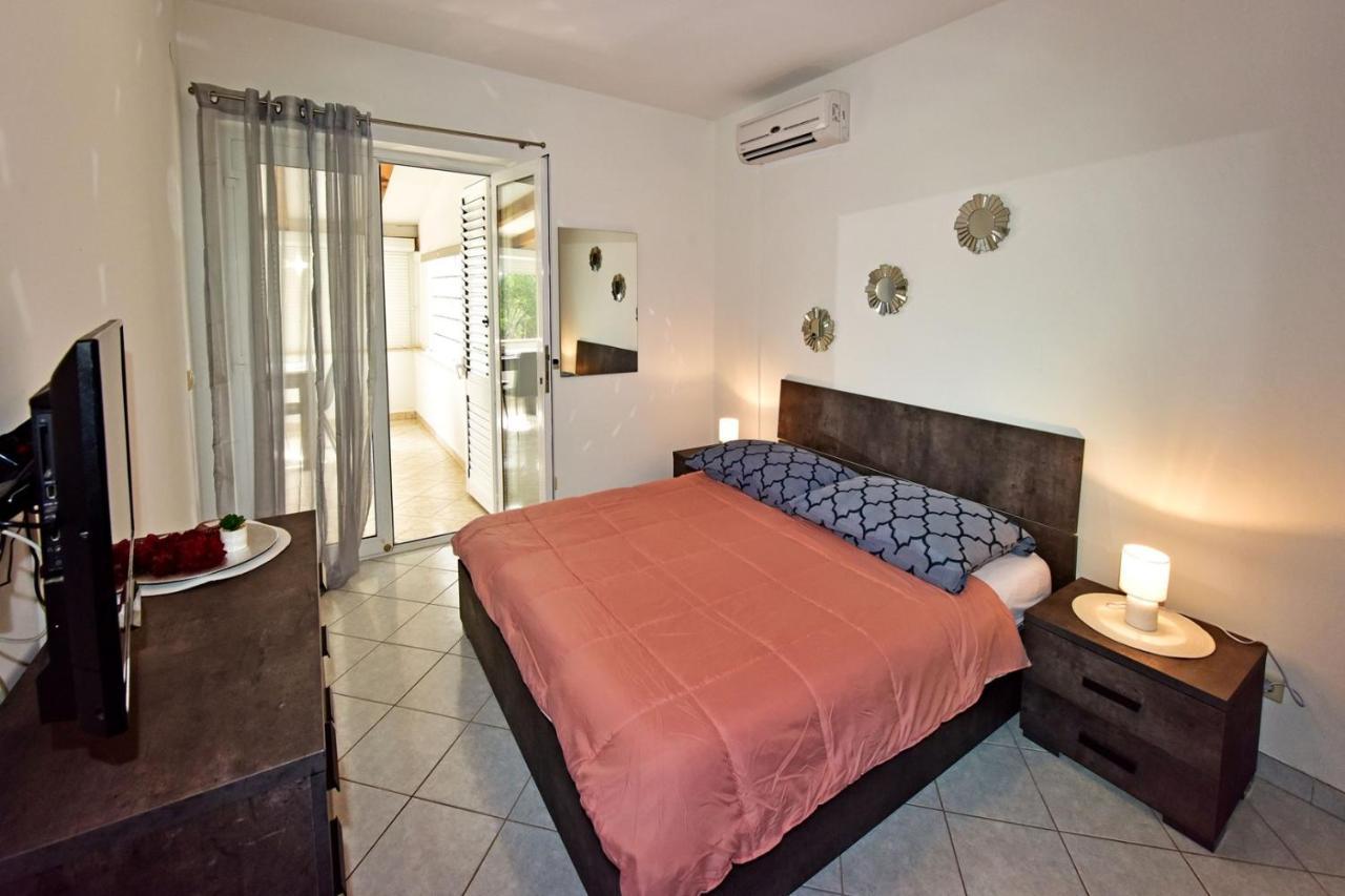 Apartments House Anna For Max 13 Persons In Porec, Pet Friendly Exteriér fotografie