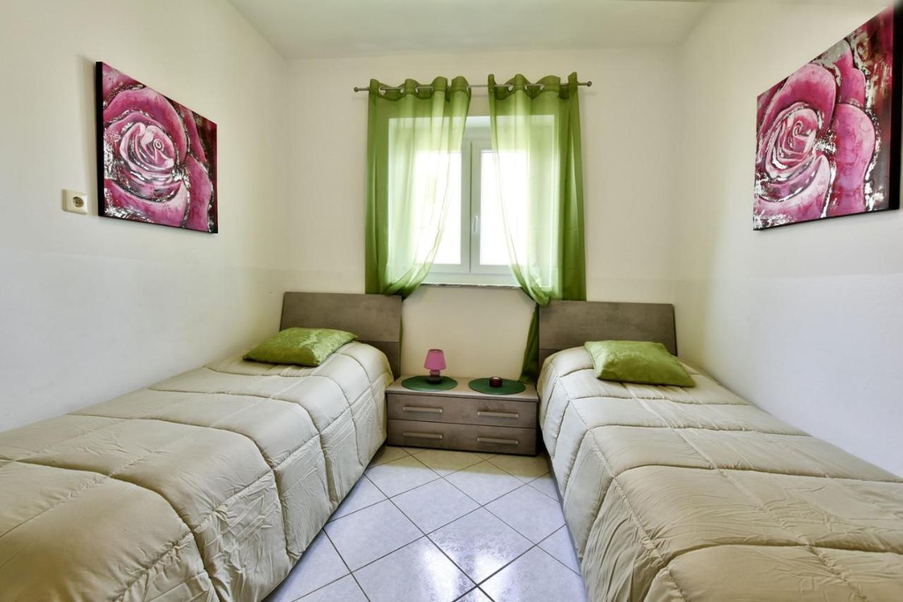 Apartments House Anna For Max 13 Persons In Porec, Pet Friendly Exteriér fotografie