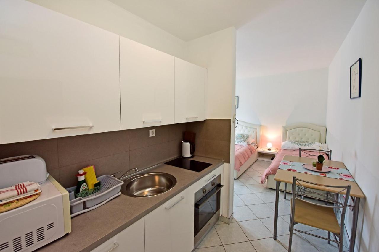 Apartments House Anna For Max 13 Persons In Porec, Pet Friendly Exteriér fotografie