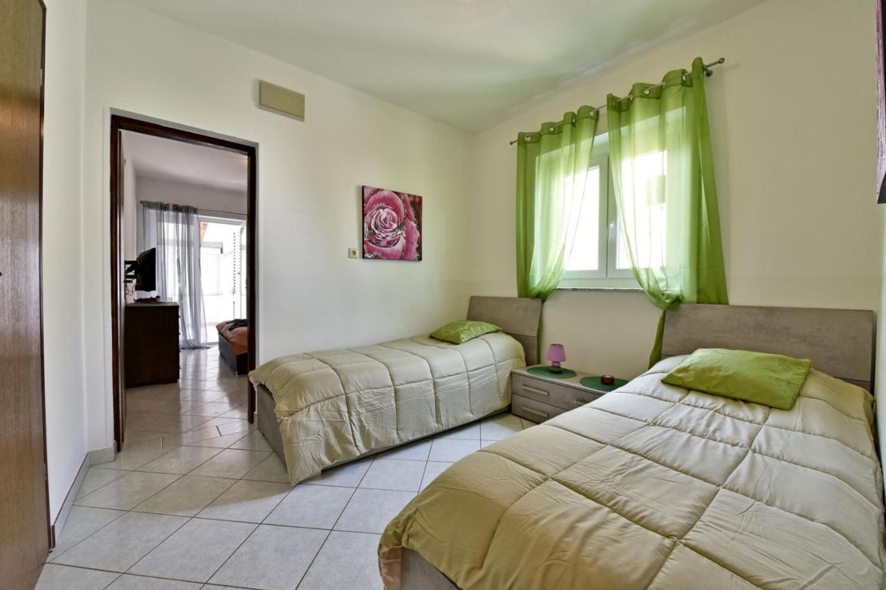 Apartments House Anna For Max 13 Persons In Porec, Pet Friendly Exteriér fotografie