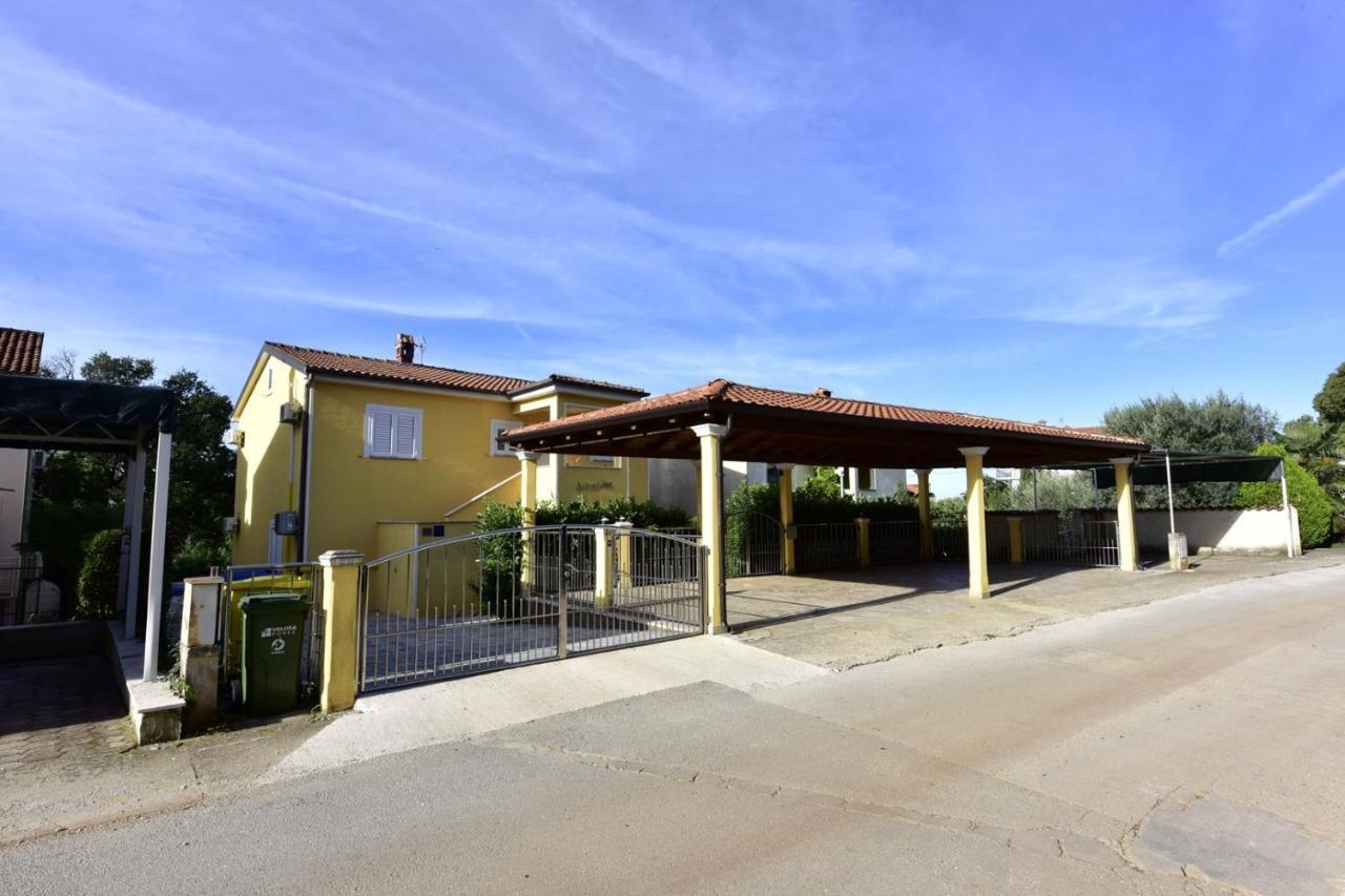 Apartments House Anna For Max 13 Persons In Porec, Pet Friendly Exteriér fotografie