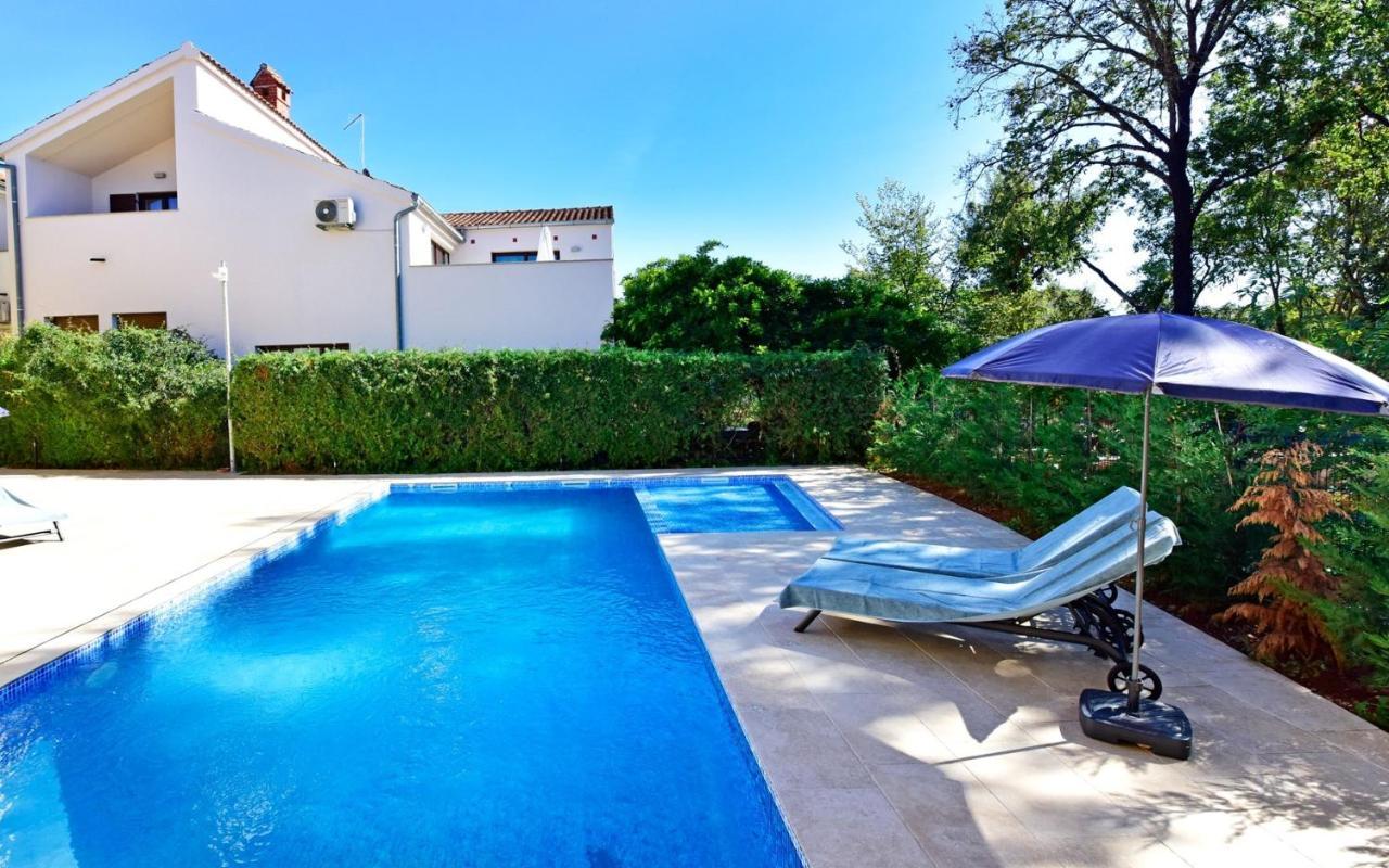 Apartments House Anna For Max 13 Persons In Porec, Pet Friendly Exteriér fotografie
