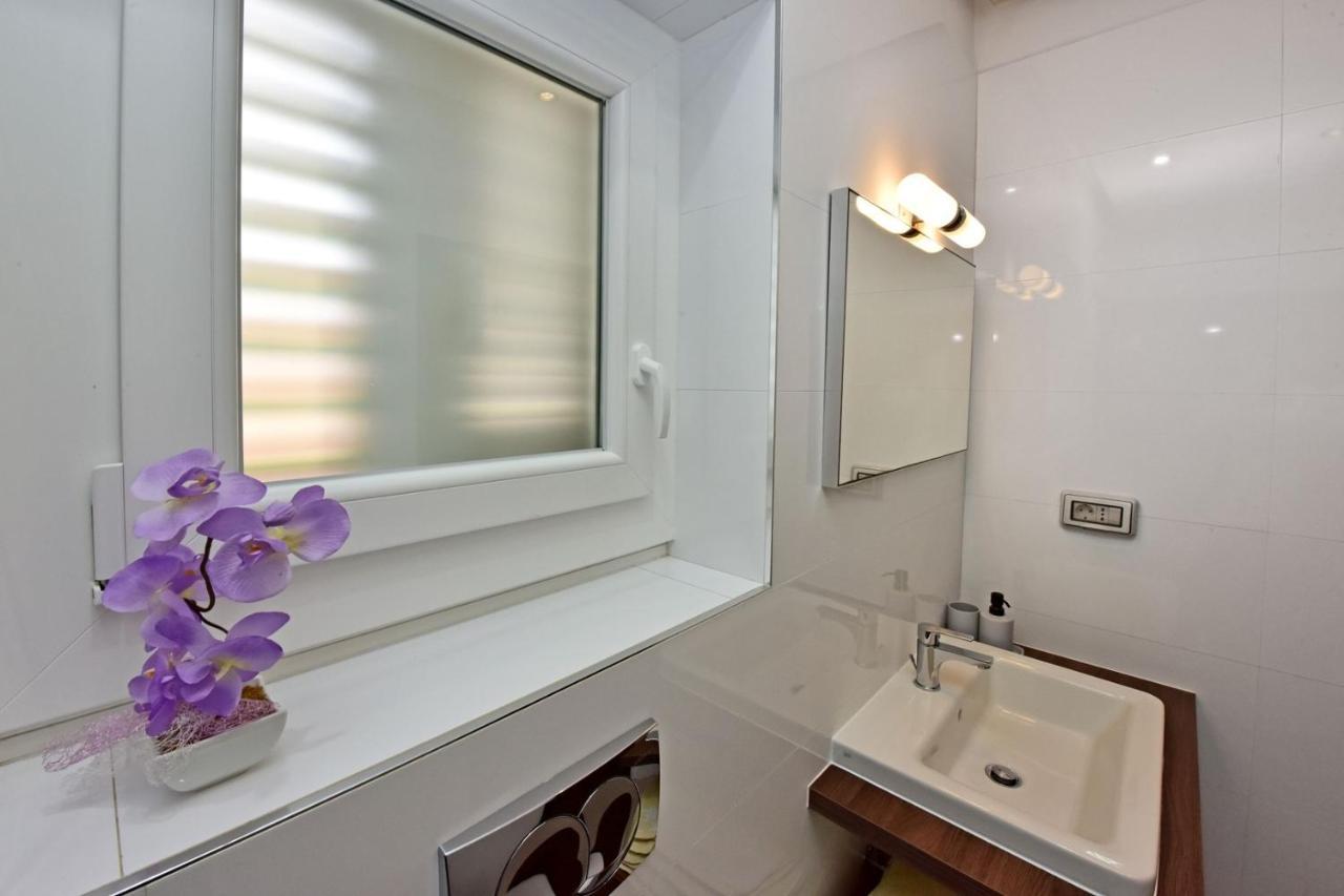 Apartments House Anna For Max 13 Persons In Porec, Pet Friendly Exteriér fotografie