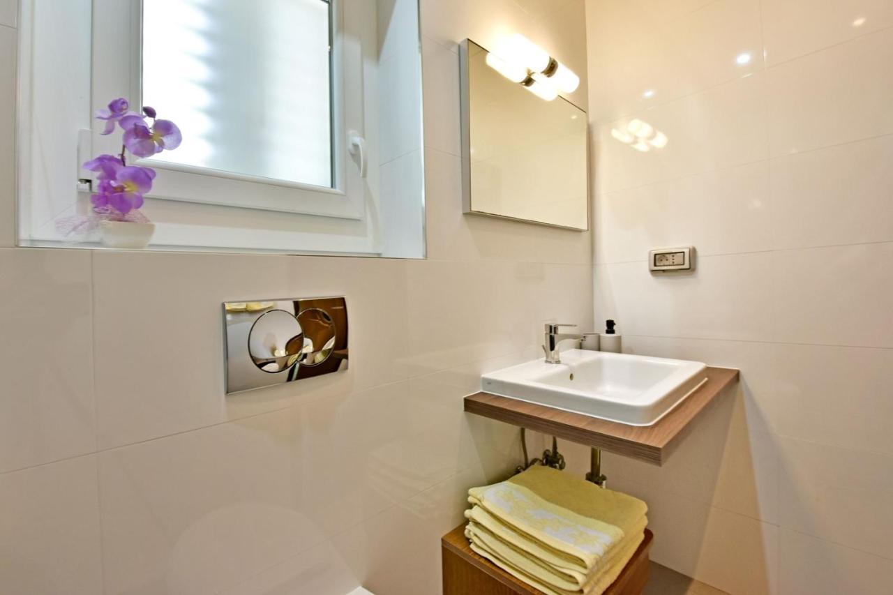 Apartments House Anna For Max 13 Persons In Porec, Pet Friendly Exteriér fotografie
