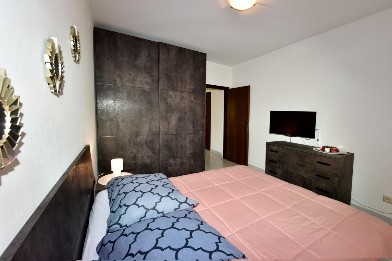 Apartments House Anna For Max 13 Persons In Porec, Pet Friendly Exteriér fotografie