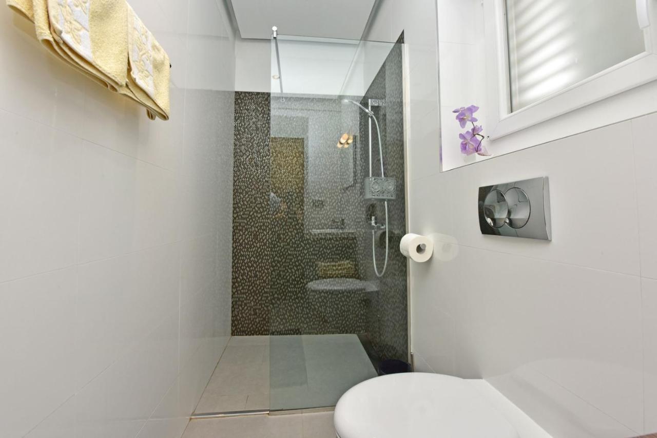 Apartments House Anna For Max 13 Persons In Porec, Pet Friendly Exteriér fotografie