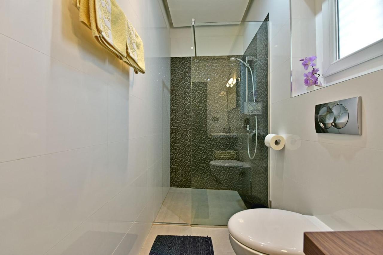 Apartments House Anna For Max 13 Persons In Porec, Pet Friendly Exteriér fotografie