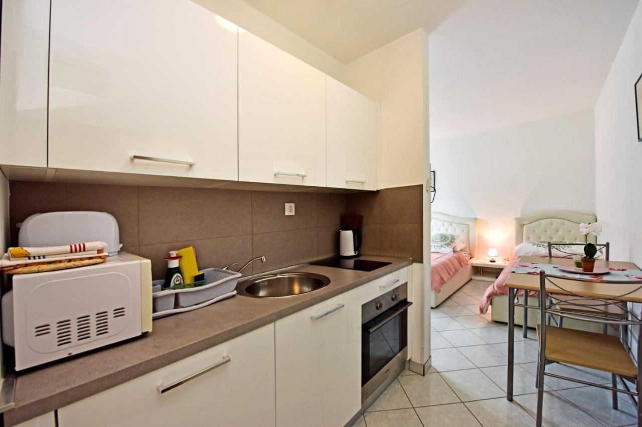 Apartments House Anna For Max 13 Persons In Porec, Pet Friendly Exteriér fotografie