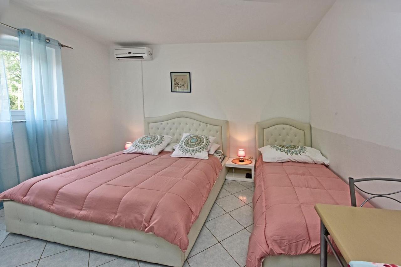 Apartments House Anna For Max 13 Persons In Porec, Pet Friendly Exteriér fotografie
