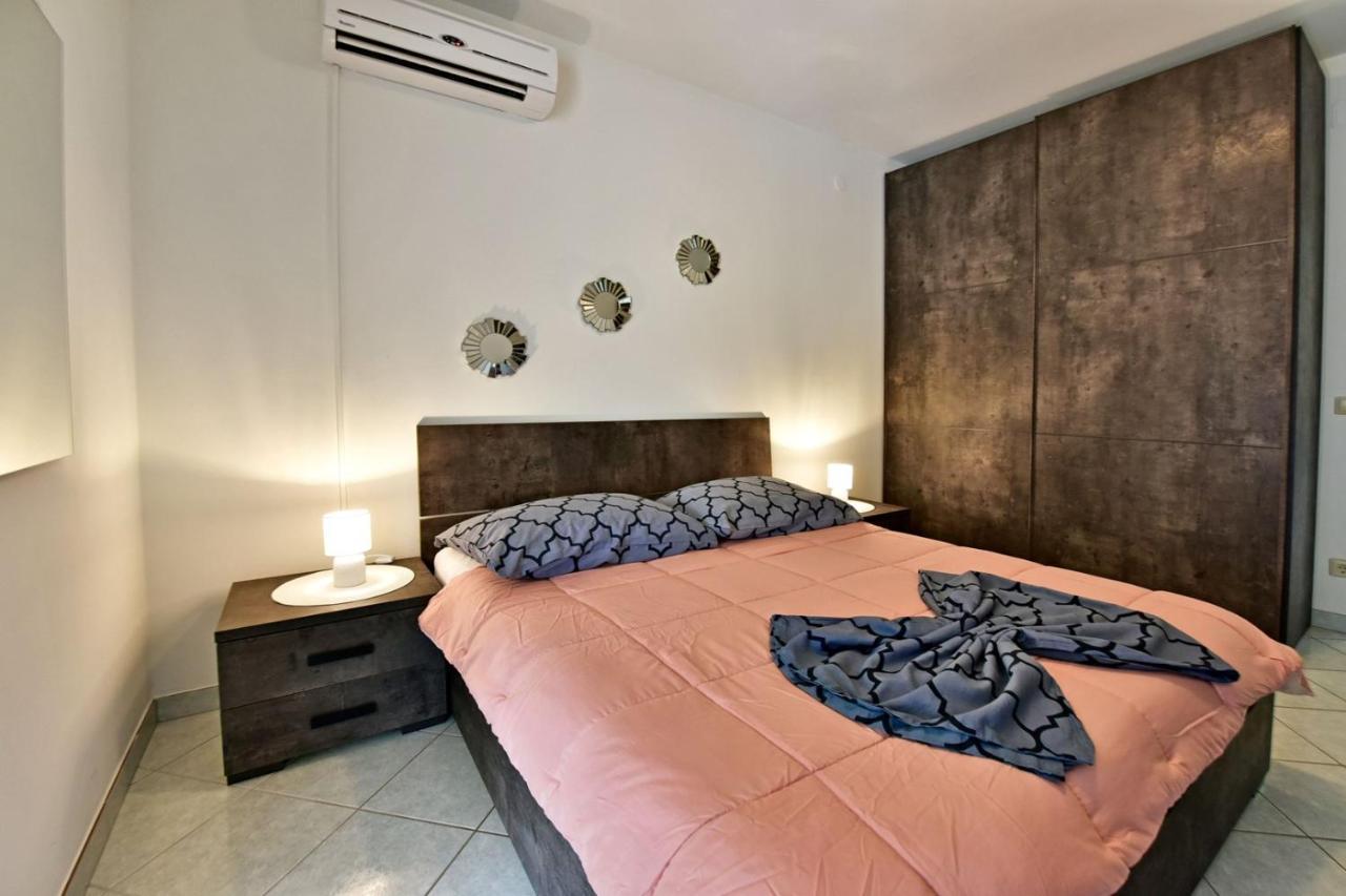 Apartments House Anna For Max 13 Persons In Porec, Pet Friendly Exteriér fotografie