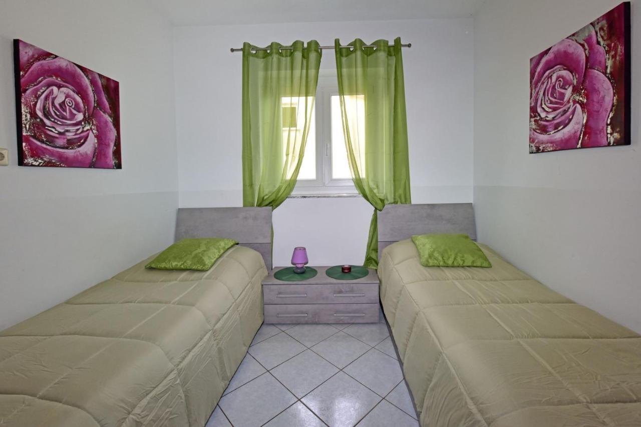 Apartments House Anna For Max 13 Persons In Porec, Pet Friendly Exteriér fotografie