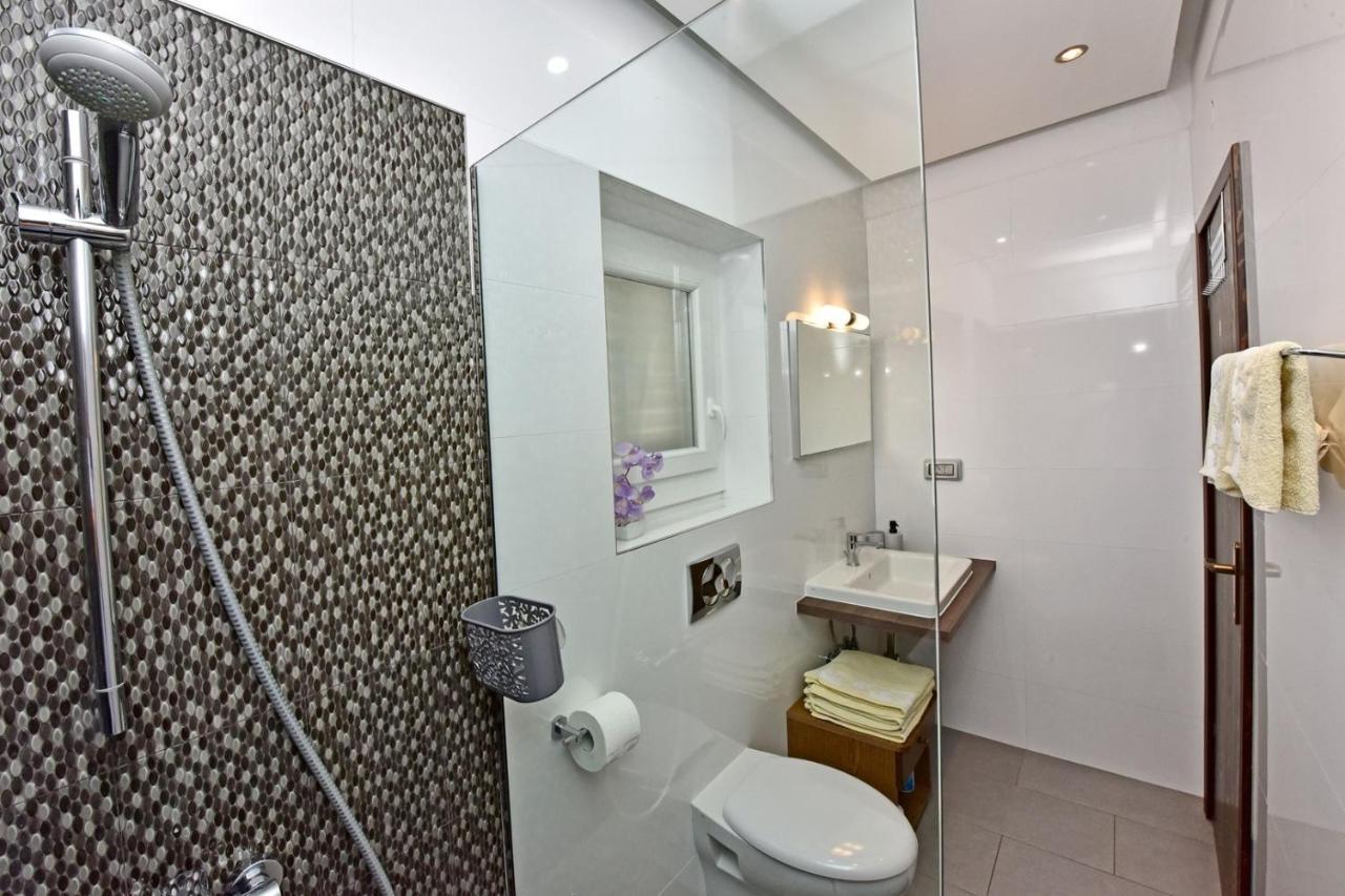 Apartments House Anna For Max 13 Persons In Porec, Pet Friendly Exteriér fotografie