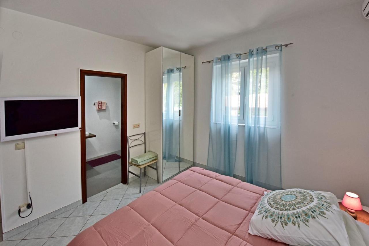 Apartments House Anna For Max 13 Persons In Porec, Pet Friendly Exteriér fotografie