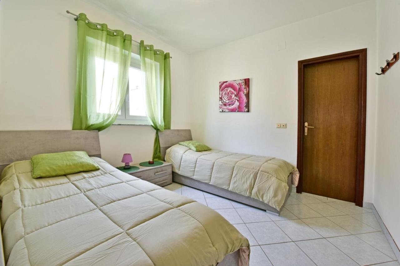 Apartments House Anna For Max 13 Persons In Porec, Pet Friendly Exteriér fotografie