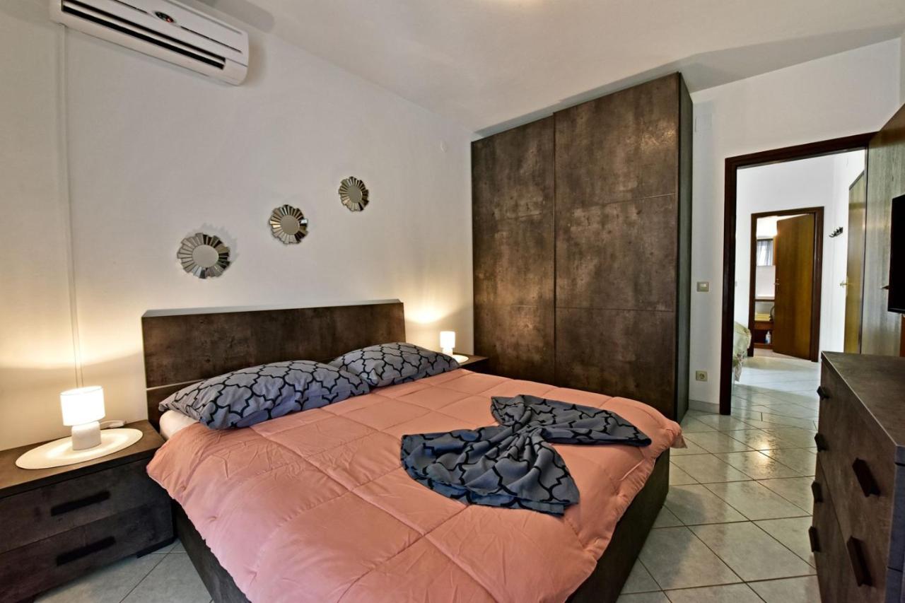 Apartments House Anna For Max 13 Persons In Porec, Pet Friendly Exteriér fotografie