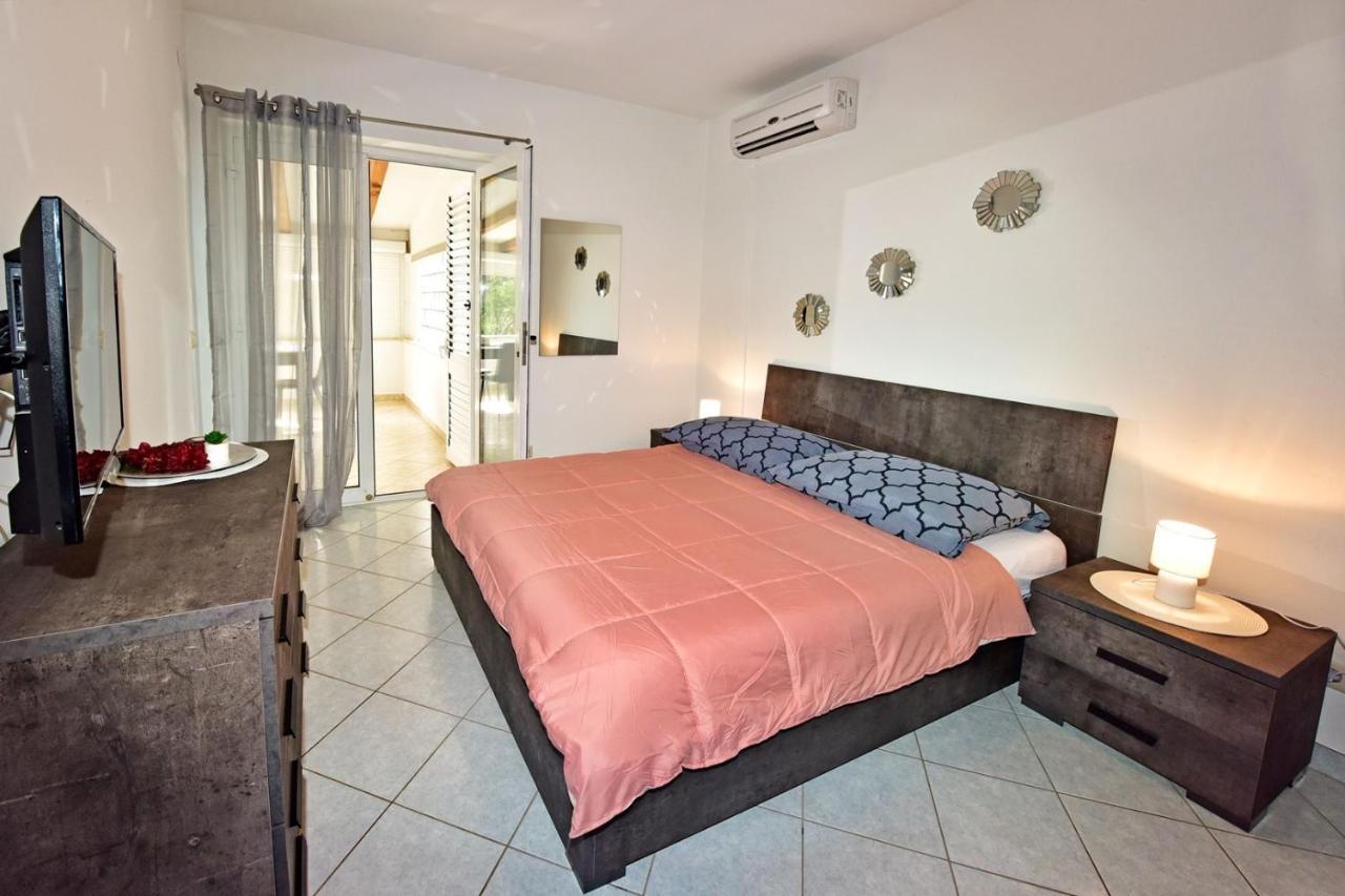 Apartments House Anna For Max 13 Persons In Porec, Pet Friendly Exteriér fotografie