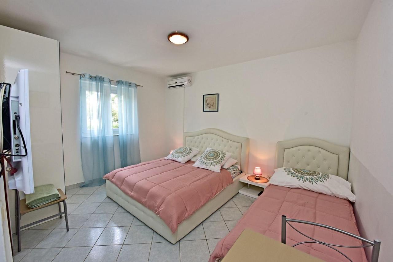 Apartments House Anna For Max 13 Persons In Porec, Pet Friendly Exteriér fotografie